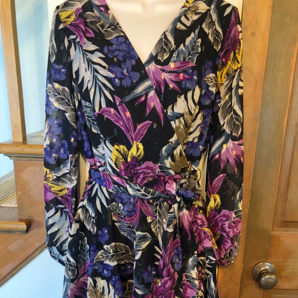 Tahari floral print mini dress . Size 8